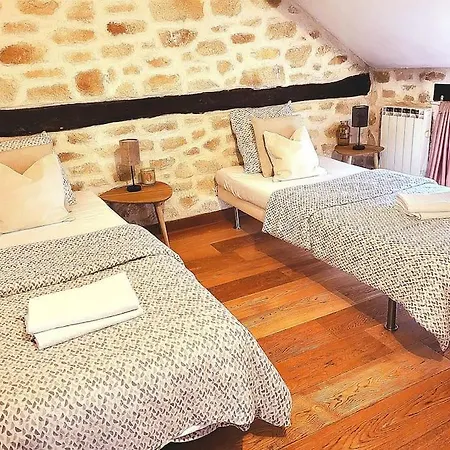 Charme De La Pierre Apartment *